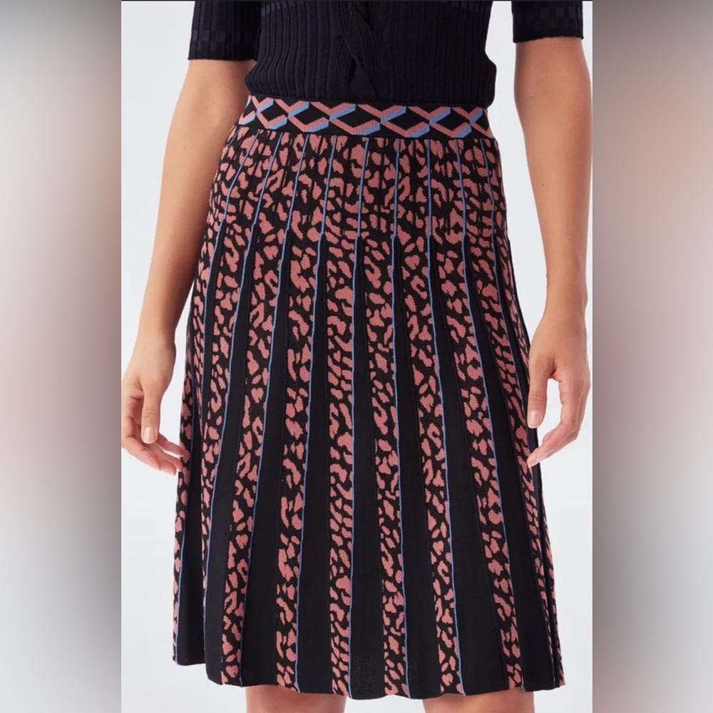 NWT DVF Woman Kalina Pleated Snake-print
Chiffon Midi Skirt Sky Blue -size M